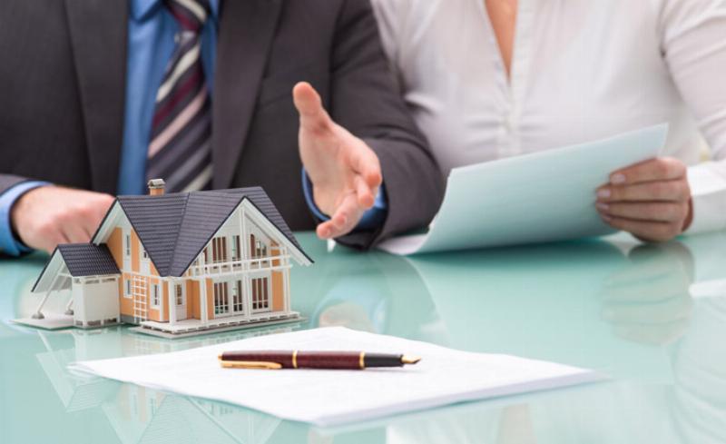 Hình ảnh minh họa các bước tư vấn và mua thang máy chuyên nghiệp từ nhà cung cấp uy tín bao gồm khảo sát, thiết kế và ký hợp đồng